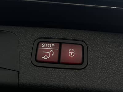 Mercedes-Benz E 300de T AMG-Line Pano*MBEAM*360*Burmester*Dist — slika 19