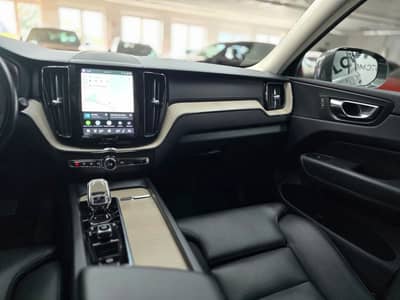 Volvo XC 60 Inscription*1-Hand*Leder*Keyless-GO*ACC* — slika 10