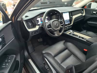 Volvo XC 60 Inscription*1-Hand*Leder*Keyless-GO*ACC* — slika 8
