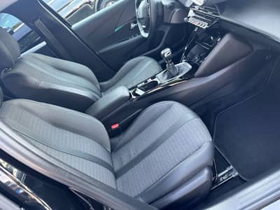 Peugeot 208 Allure — slika 9