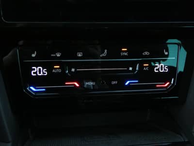 Volkswagen Passat 2.0 TDI DSG 1-Hd LED Navi ACC AHK Kamera — slika 18