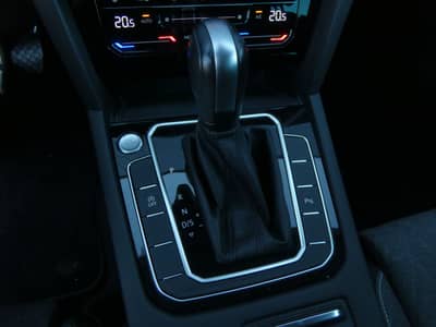 Volkswagen Passat 2.0 TDI DSG 1-Hd LED Navi ACC AHK Kamera — slika 19