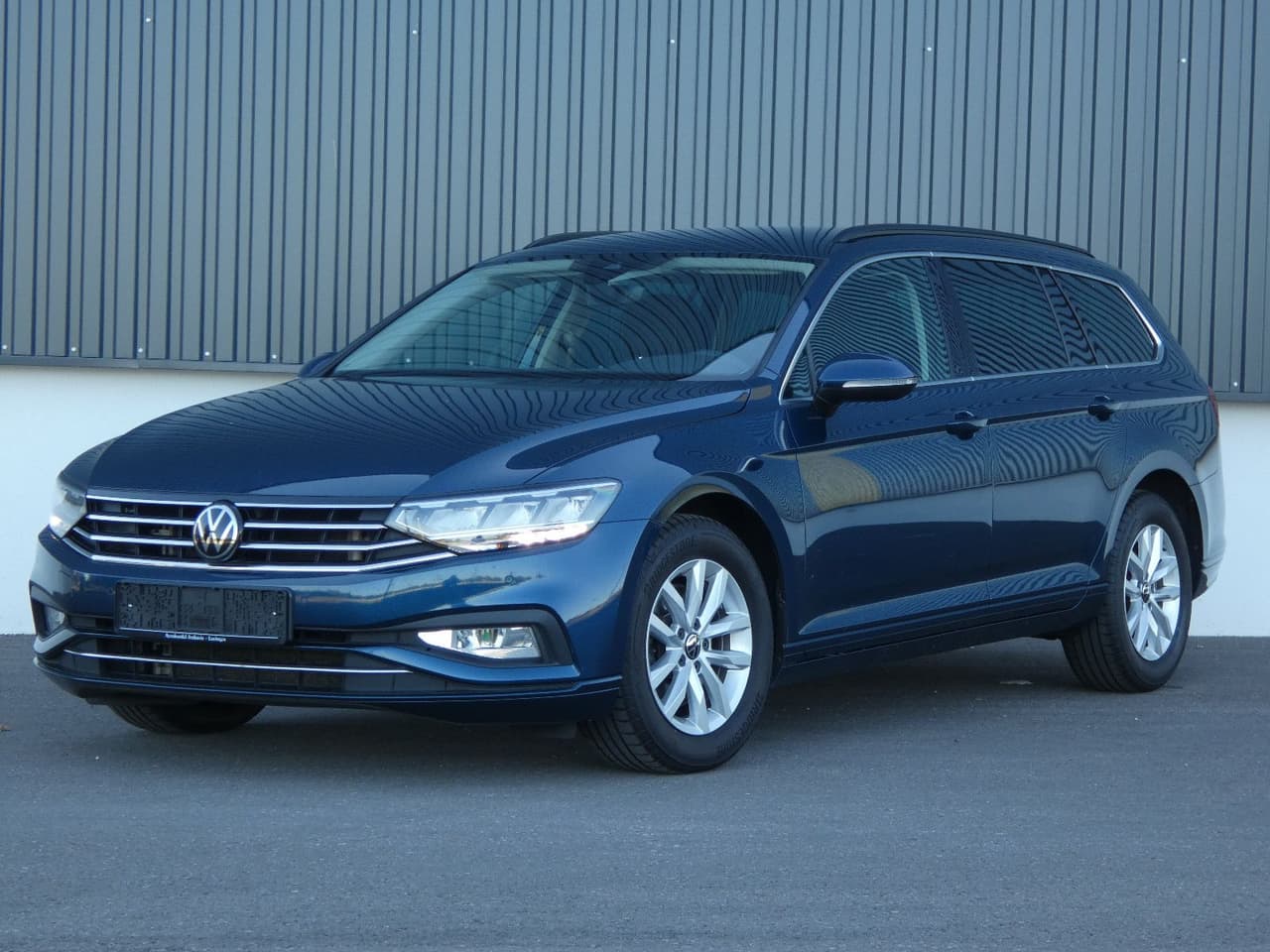 Volkswagen Passat 2.0 TDI DSG 1-Hd LED Navi ACC AHK Kamera — slika 1