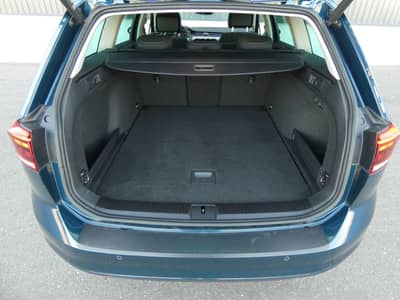 Volkswagen Passat 2.0 TDI DSG 1-Hd LED Navi ACC AHK Kamera — slika 22