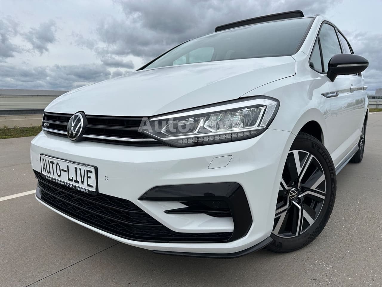 Volkswagen Touran 2.0 TDI*R LINE*7-SITZE*PANORAMA*LED*AHK* — slika 1