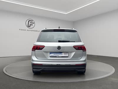 Volkswagen Tiguan Pano*Virtual*AHK*HUD*ACC*Ambiente*App*LED — slika 4