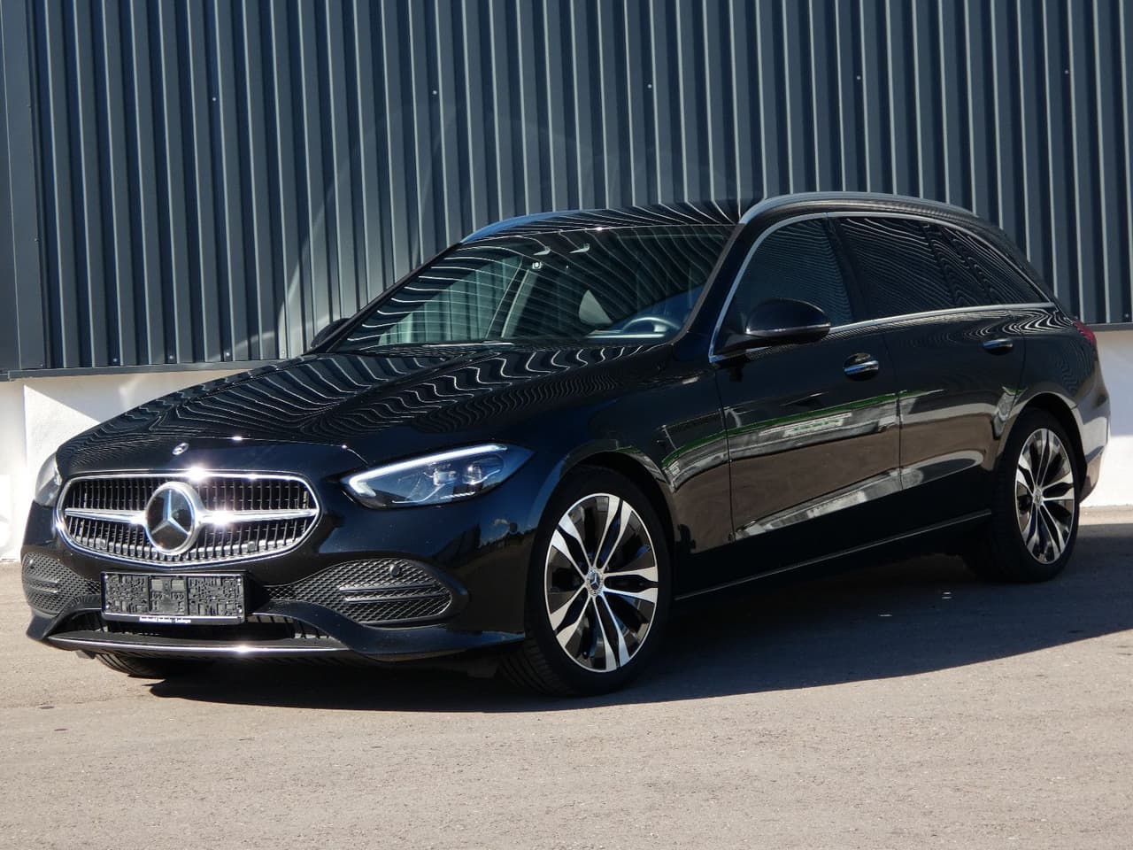 Mercedes-Benz C 300 d T Avantgarde LED Navi Distronic HiFi 18" — slika 1
