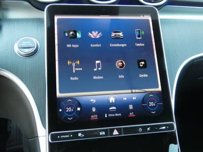 Mercedes-Benz C 300 d T Avantgarde LED Navi Distronic HiFi 18" — slika 12