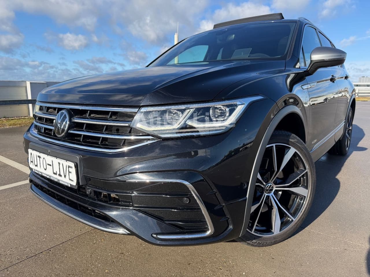 Volkswagen Tiguan Allspace 2.0 TDI DSG*4M*7-SITZ*R LINE*VOL — slika 1