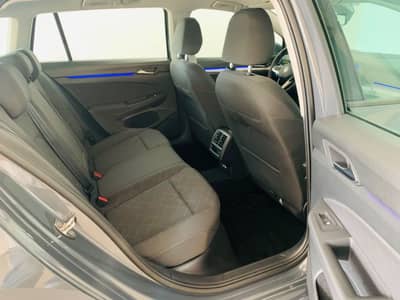 Volkswagen Golf VIII Variant Life°AMBIENT°SHZ°8xbereift — slika 16