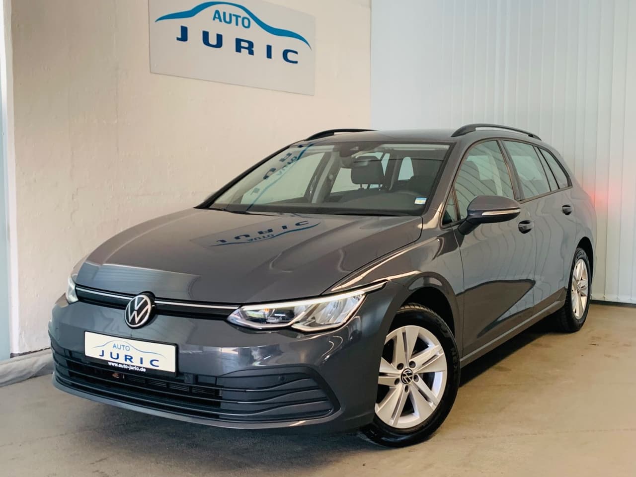 Volkswagen Golf VIII Variant Life°AMBIENT°SHZ°8xbereift — slika 1