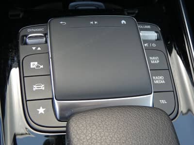 Mercedes-Benz GLA 200 d DCT 1-Hand MBeam Distronic Kamera 18" — slika 18
