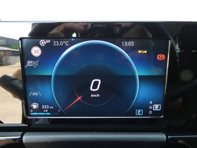 Mercedes-Benz GLA 200 d DCT 1-Hand MBeam Distronic Kamera 18" — slika 16