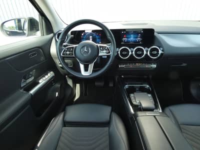 Mercedes-Benz GLA 200 d DCT 1-Hand MBeam Distronic Kamera 18" — slika 4