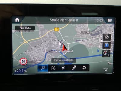 Mercedes-Benz GLA 200 d DCT 1-Hand MBeam Distronic Kamera 18" — slika 9