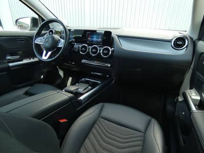 Mercedes-Benz GLA 200 d DCT 1-Hand MBeam Distronic Kamera 18" — slika 2