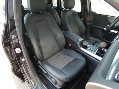 Mercedes-Benz GLA 200 d DCT 1-Hand MBeam Distronic Kamera 18" — slika 6