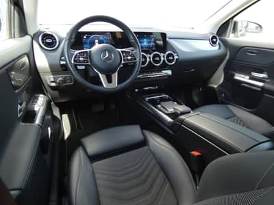 Mercedes-Benz GLA 200 d DCT 1-Hand MBeam Distronic Kamera 18" — slika 3