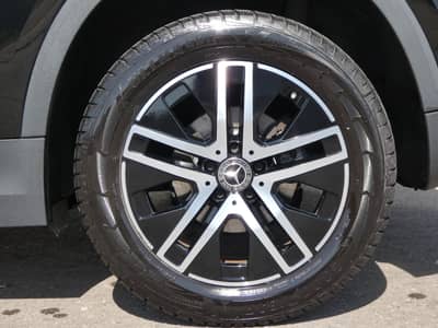 Mercedes-Benz GLA 200 d DCT 1-Hand MBeam Distronic Kamera 18" — slika 26