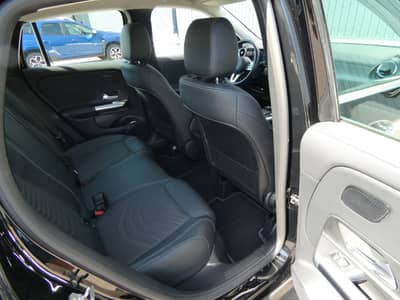Mercedes-Benz GLA 200 d DCT 1-Hand MBeam Distronic Kamera 18" — slika 7