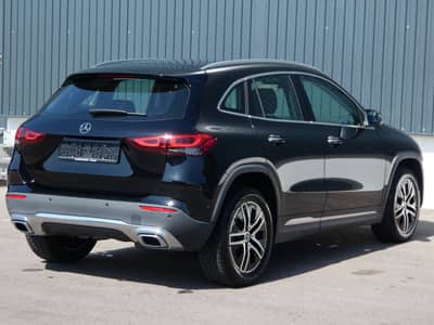 Mercedes-Benz GLA 200 d DCT 1-Hand MBeam Distronic Kamera 18" — slika 33