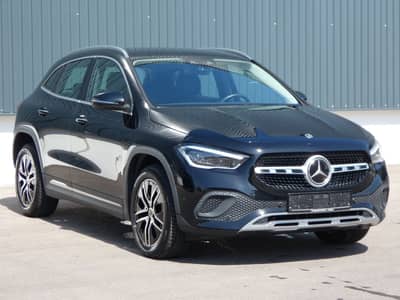 Mercedes-Benz GLA 200 d DCT 1-Hand MBeam Distronic Kamera 18" — slika 24