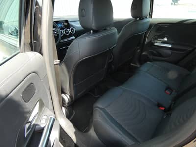 Mercedes-Benz GLA 200 d DCT 1-Hand MBeam Distronic Kamera 18" — slika 8