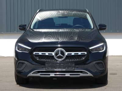 Mercedes-Benz GLA 200 d DCT 1-Hand MBeam Distronic Kamera 18" — slika 30