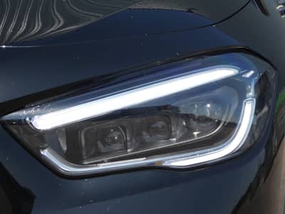 Mercedes-Benz GLA 200 d DCT 1-Hand MBeam Distronic Kamera 18" — slika 27
