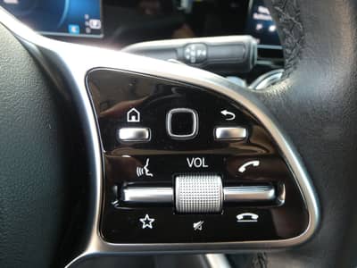 Mercedes-Benz GLA 200 d DCT 1-Hand MBeam Distronic Kamera 18" — slika 15