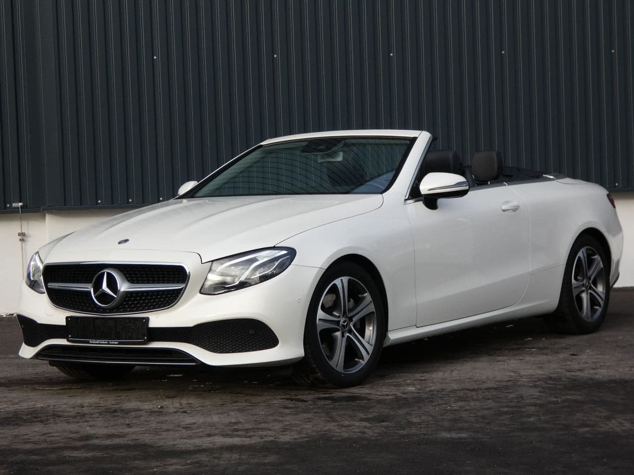 Mercedes-Benz E 220 d 9G Leder MBeam Navi Aircap Airscarf 18" — slika 1