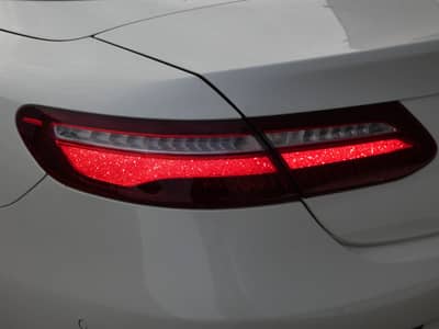 Mercedes-Benz E 220 d 9G Leder MBeam Navi Aircap Airscarf 18" — slika 26
