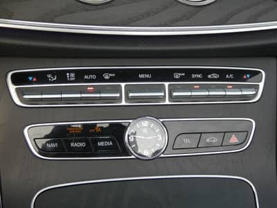 Mercedes-Benz E 220 d 9G Leder MBeam Navi Aircap Airscarf 18" — slika 16