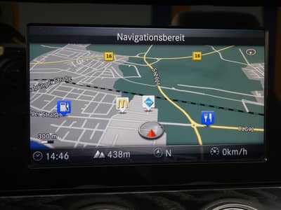 Mercedes-Benz E 220 d 9G Leder MBeam Navi Aircap Airscarf 18" — slika 12