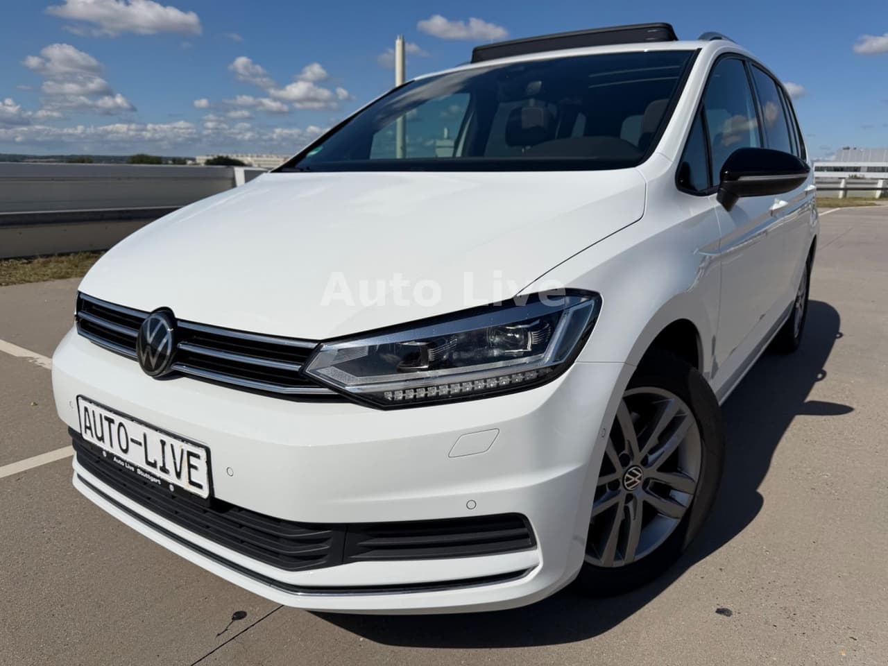 Volkswagen Touran 2.0 TDI*DSG*7xSITZ*PANO*VIRT*NAVI*LED*AHK — slika 1