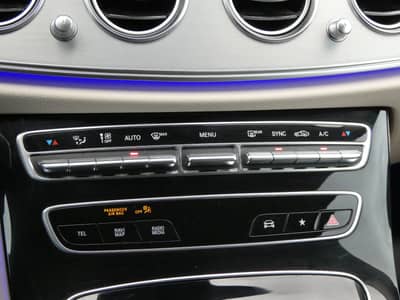 Mercedes-Benz E 220 d LED WIDE Leder Distronic AHK 360° 1-Hand — slika 19