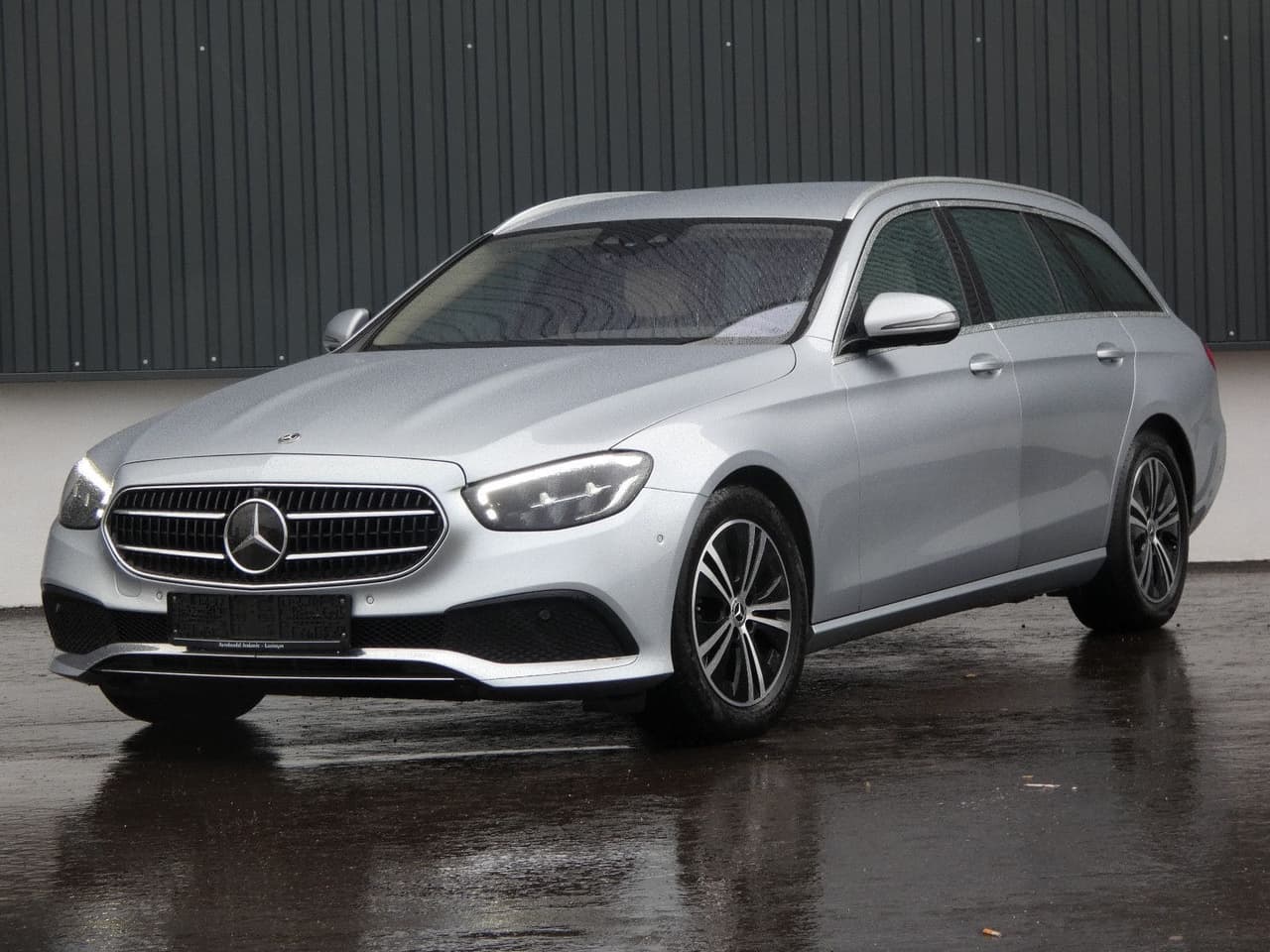 Mercedes-Benz E 220 d LED WIDE Leder Distronic AHK 360° 1-Hand — slika 1
