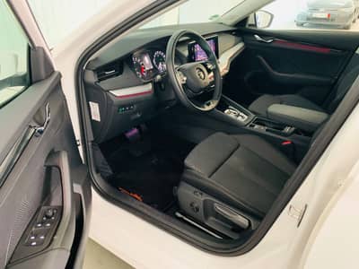 Skoda Octavia Combi Ambition DSG°AMBIENT°4xSHZ8Bereift — slika 23