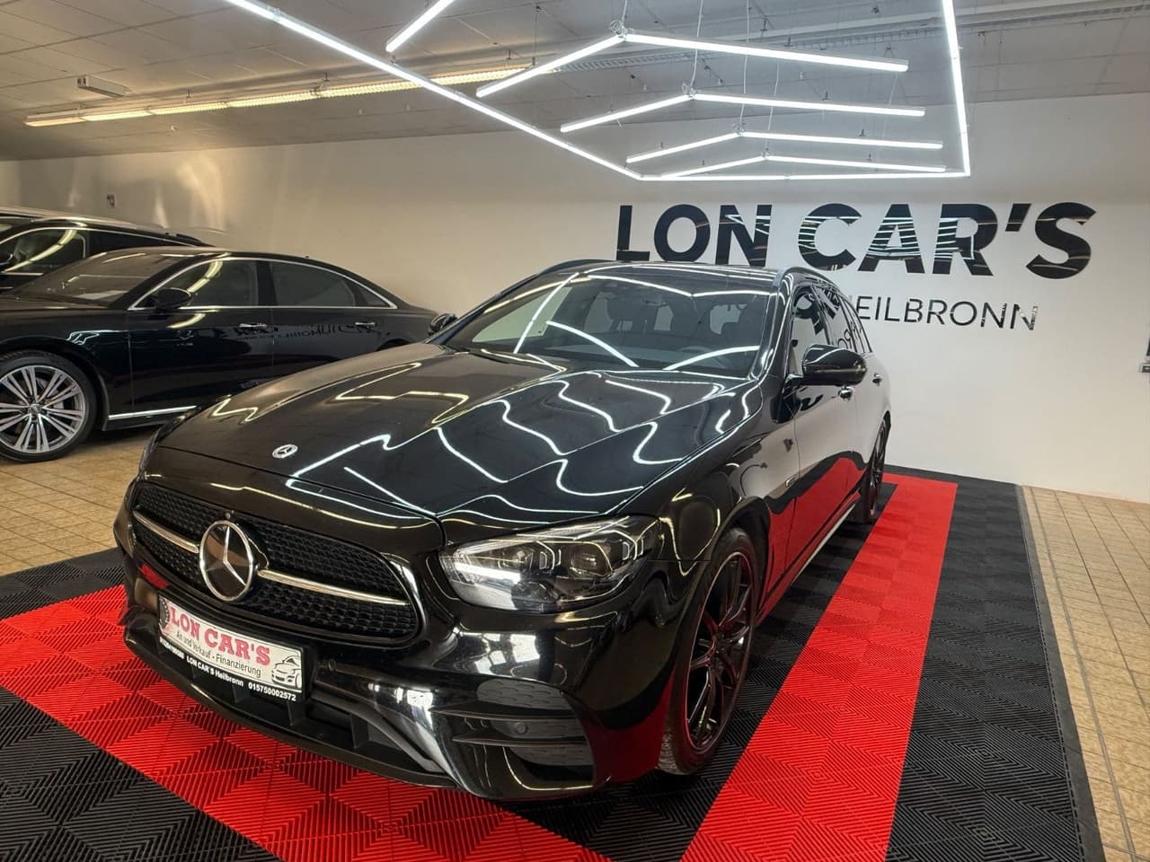 Mercedes-Benz E 220 d AMG Night-Edition/Widescreen/LED/360 Kam — slika 1