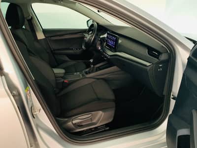 Skoda Octavia Combi Ambition°NAVI°LED°SHZ°PDC°1.Hd° — slika 18