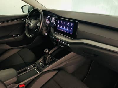 Skoda Octavia Combi Ambition°NAVI°LED°SHZ°PDC°1.Hd° — slika 22