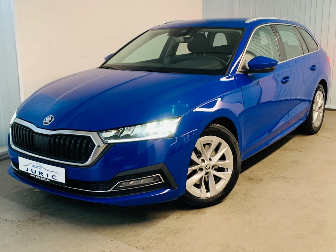 Skoda Octavia Combi First Edition°HEAD-UP°LED°SHZ° — slika 1