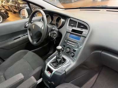 Peugeot 5008 2.0 Family plus HDi FAP 150 — slika 14