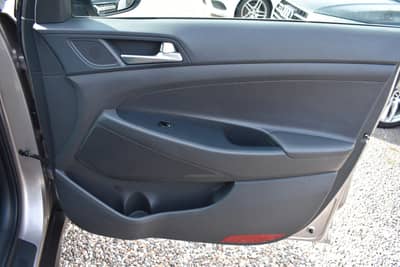 Hyundai TUCSON Tucson Style 2WD Panorama Dach Bluetooth Schaltr — slika 17