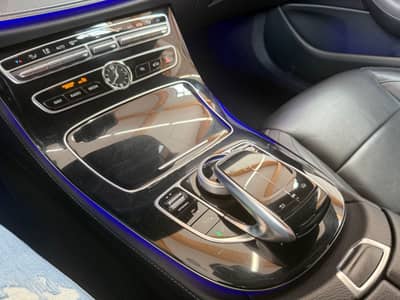 Mercedes-Benz E 350 Lim. AMG-Paket LED 360KAM Burmester — slika 21