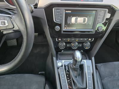 Volkswagen Passat Lim 2.0 TDI DSG"Highline"LED"Navi"Masage" — slika 15