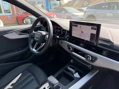 Audi A4 Avant 35 TFSI S line Aid/Leder/Optik Paket — slika 8