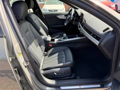 Audi A4 Avant 35 TFSI S line Aid/Leder/Optik Paket — slika 7