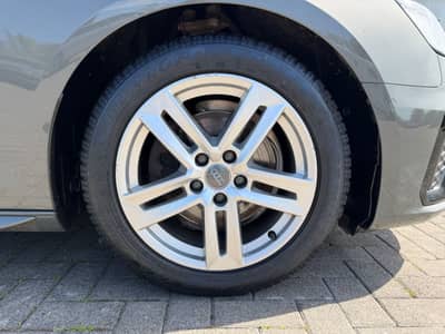 Audi A4 Avant 35 TFSI S line Aid/Leder/Optik Paket — slika 13