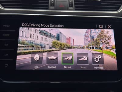 Skoda Superb Combi Sportline*Pano*Virtual*ACC*STHZ*Kam — slika 23
